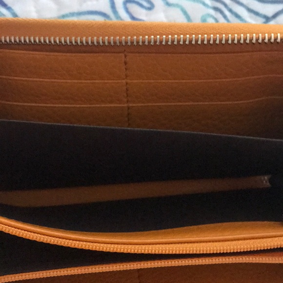 Gucci zip around wallet - Picture 3 of 6